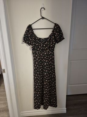 Black Floral Puff-Sleeve Midi Dress